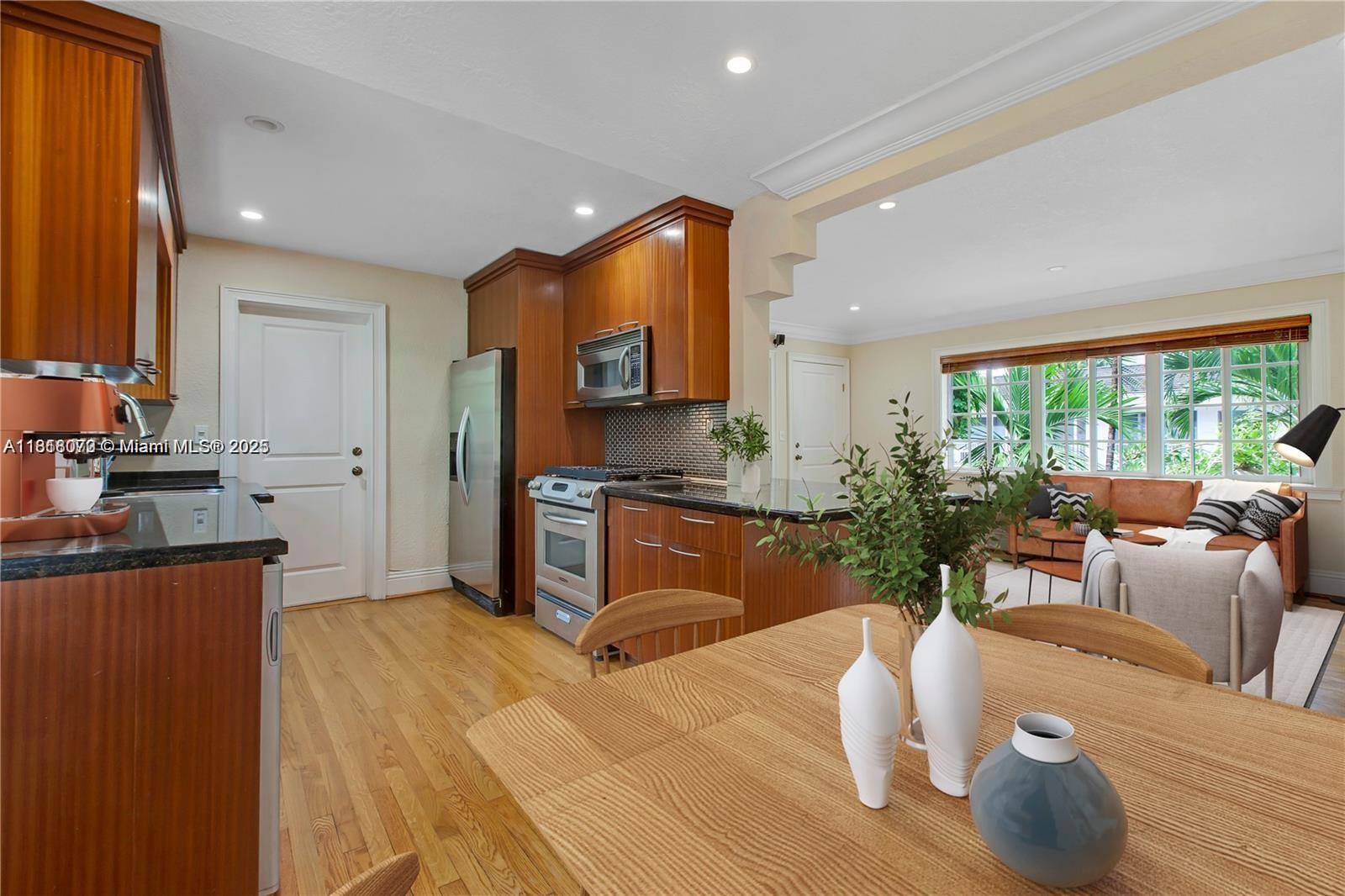 THE DARIA CONDO - Residential Lease