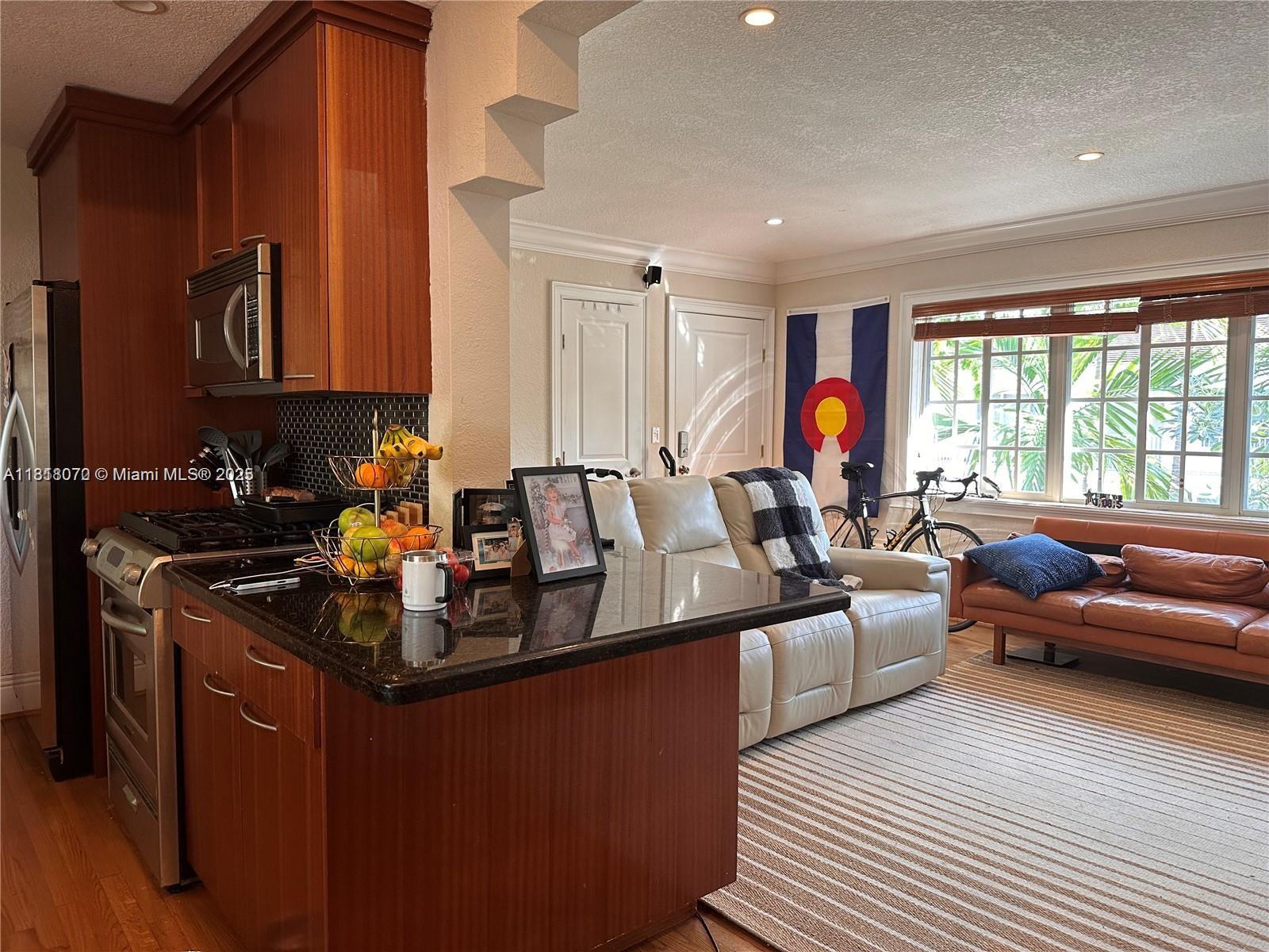 THE DARIA CONDO - Residential Lease