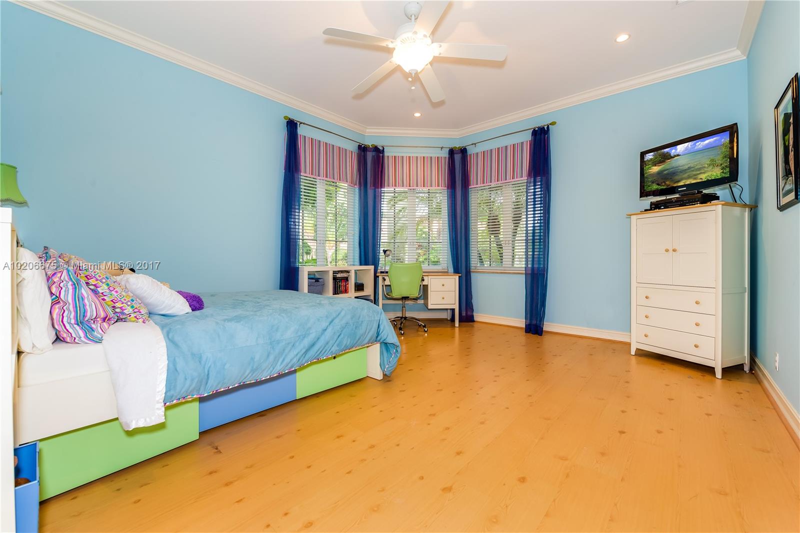 WESTON HILLS - ROYAL PALM - Residential