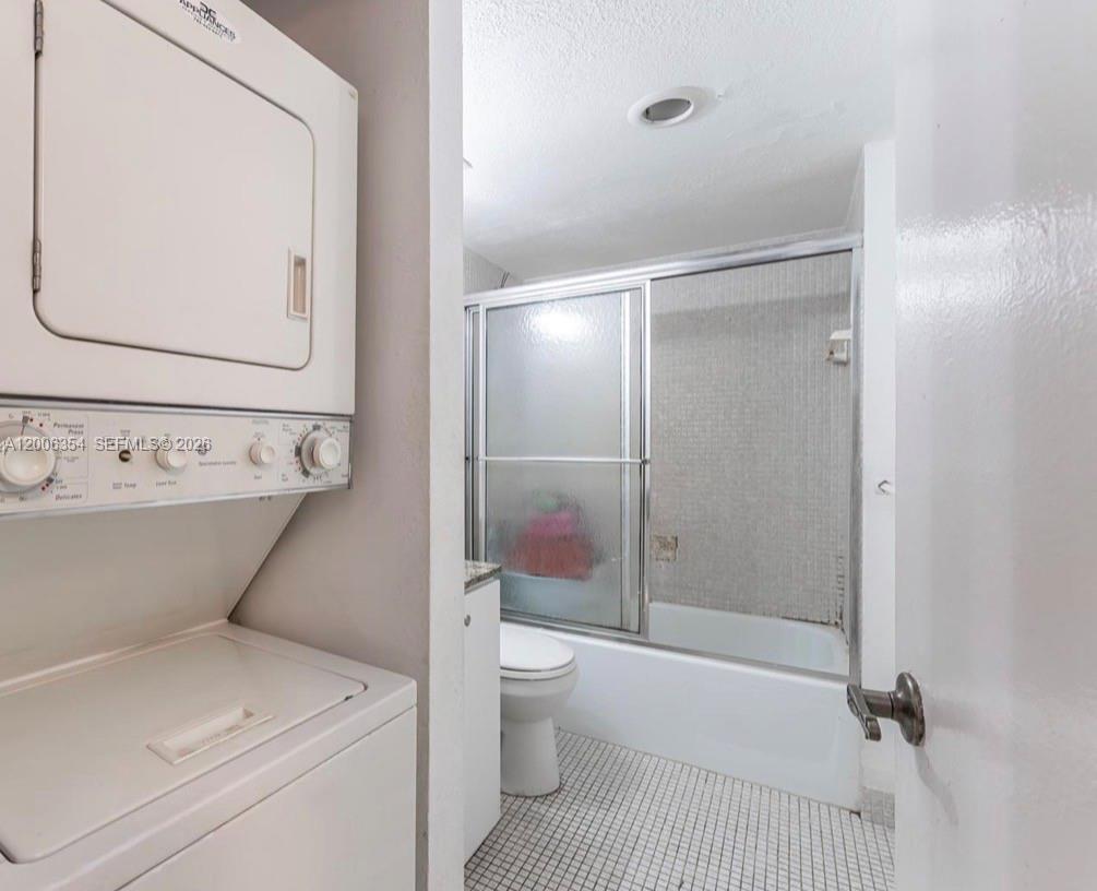 THE MANORS OF INVERRARY 7 - Residential