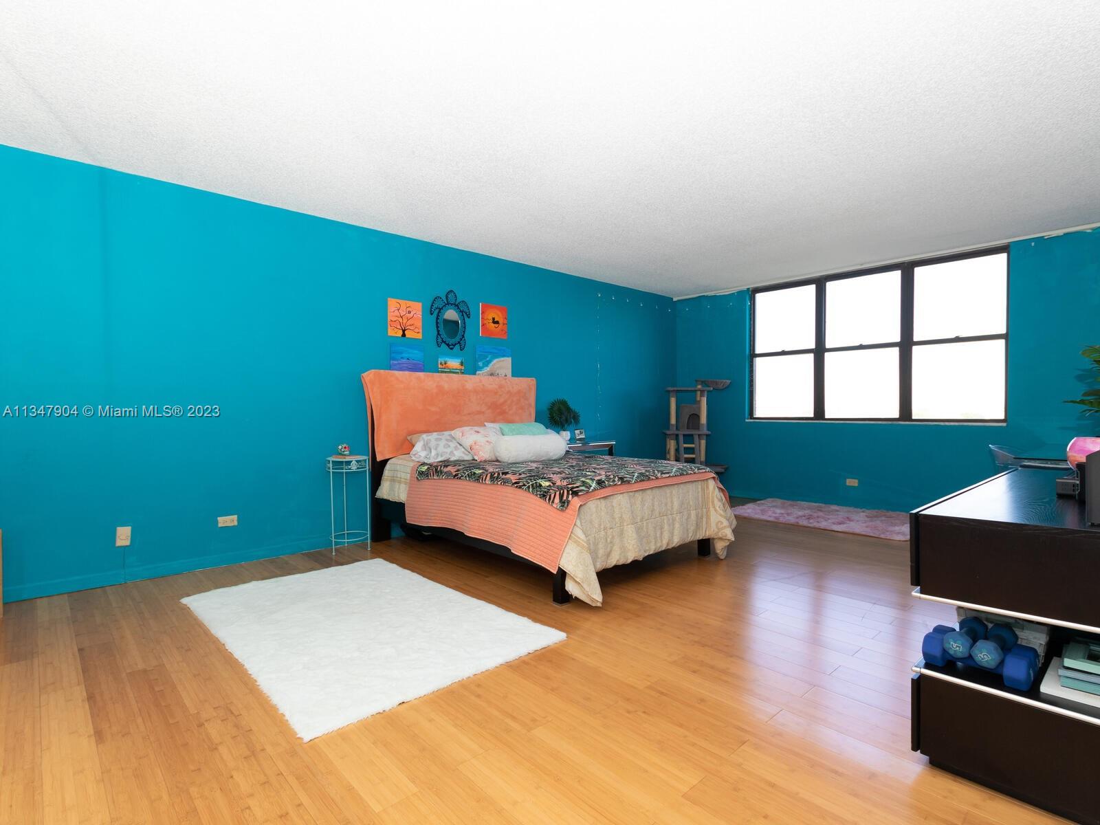 CRICKET CLUB CONDO - Residential