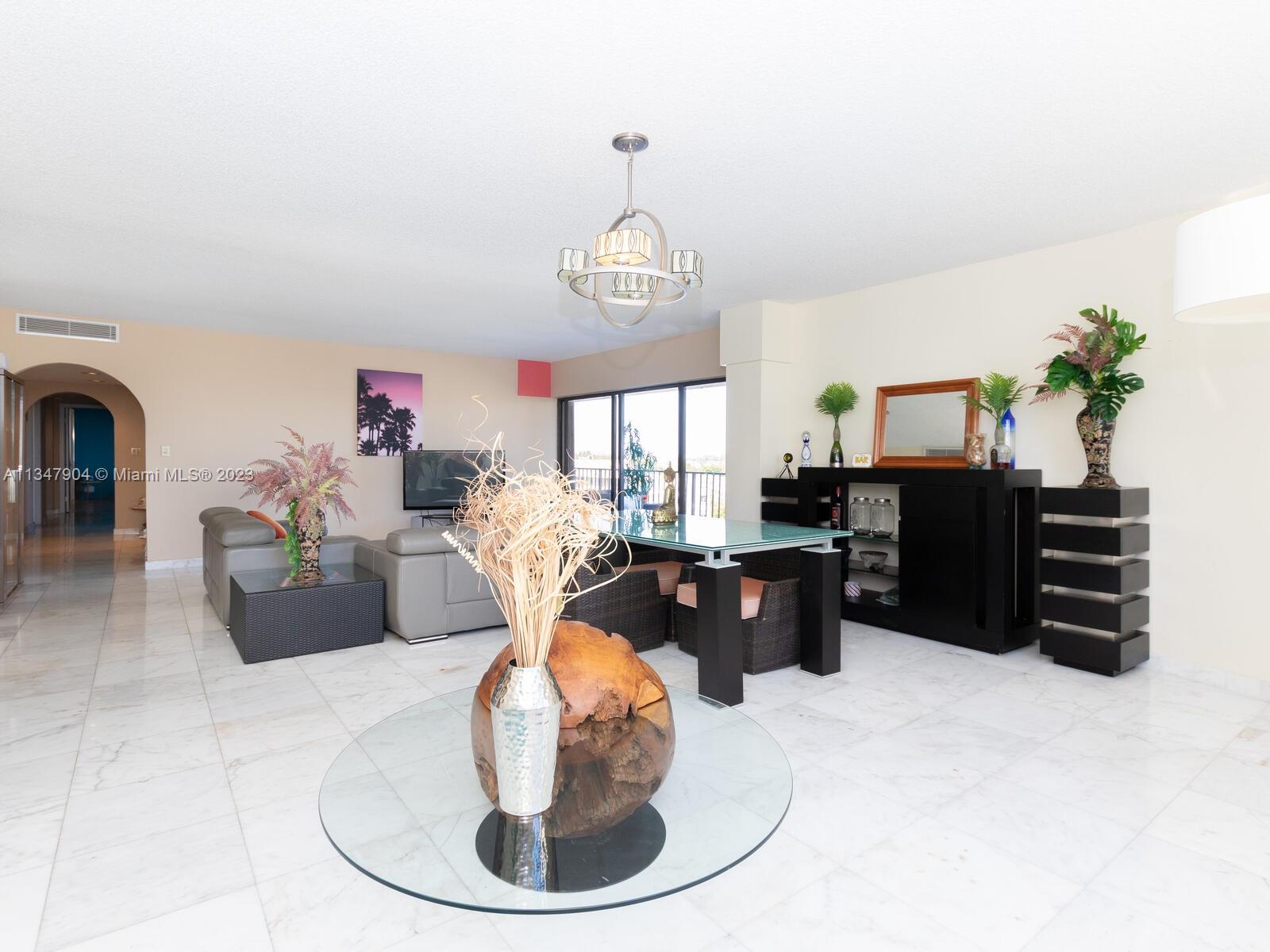 CRICKET CLUB CONDO - Residential