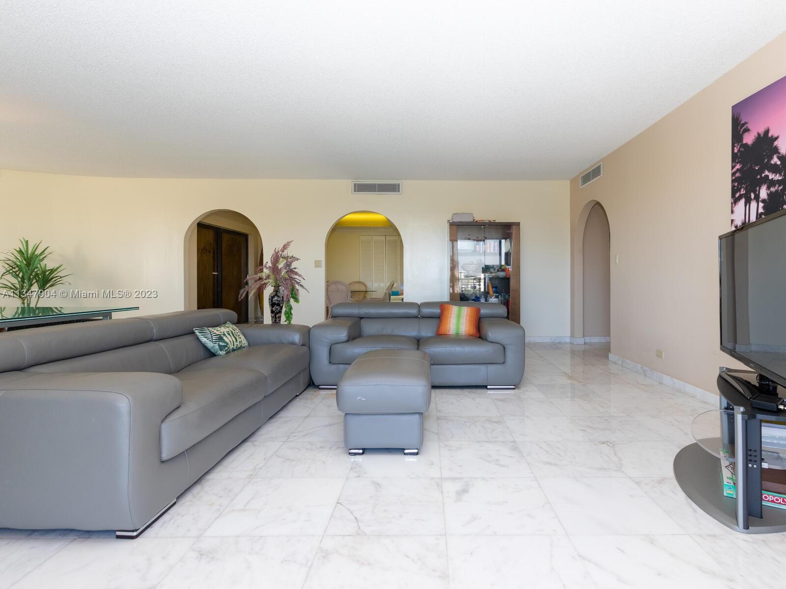 CRICKET CLUB CONDO - Residential