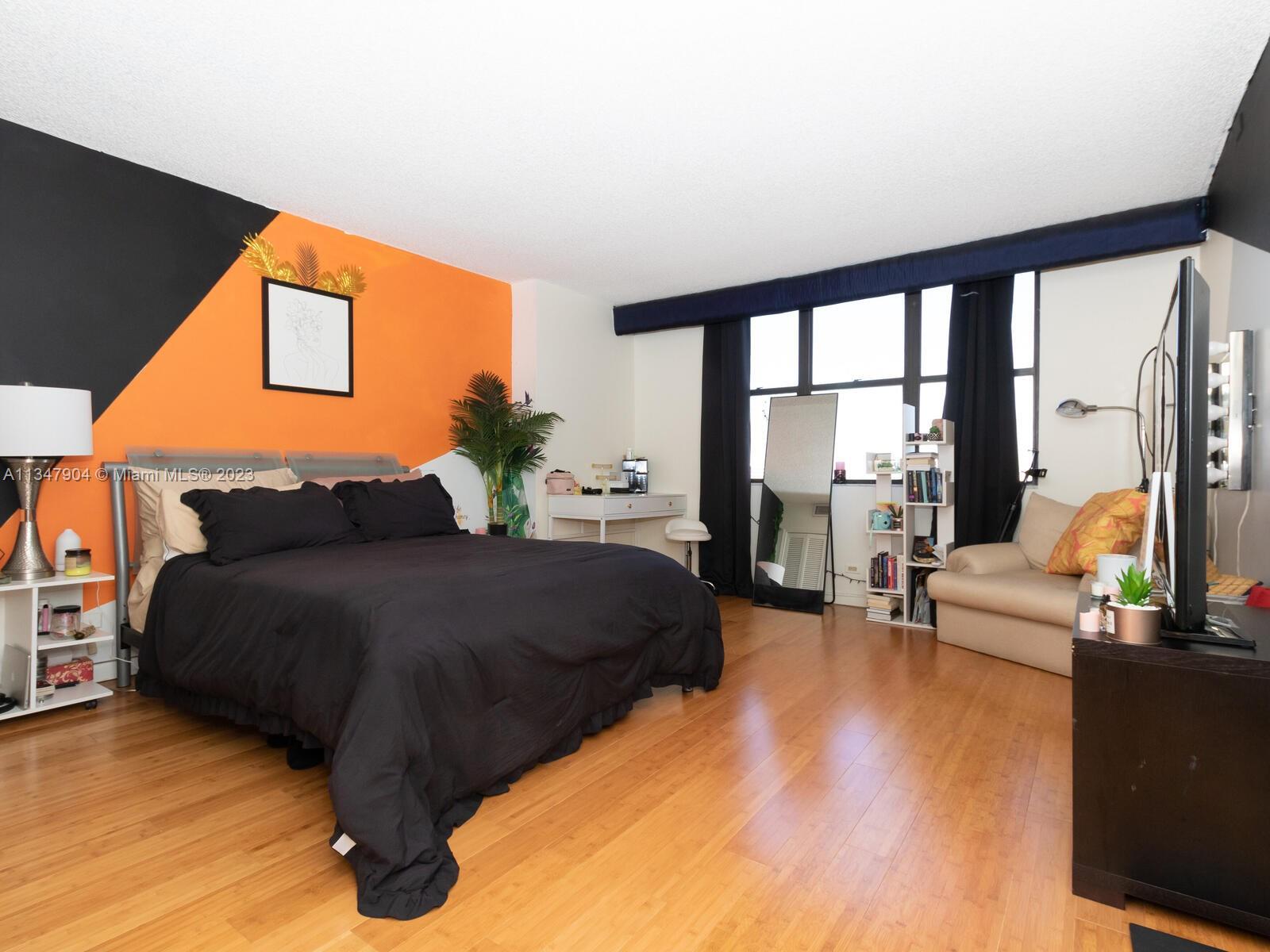 CRICKET CLUB CONDO - Residential