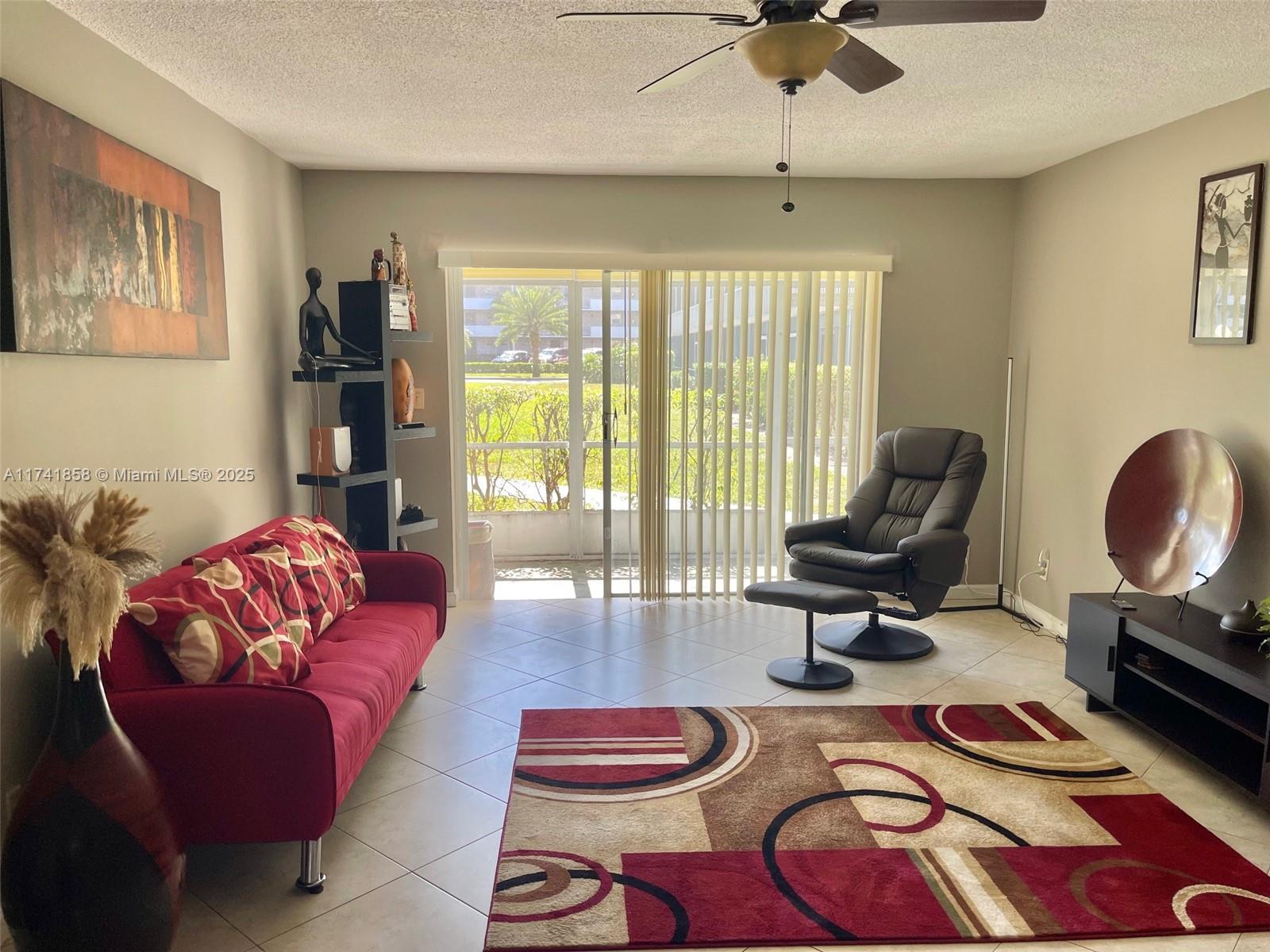 4700 Washington St 106, Hollywood, Broward County, Florida - 1 Bedrooms  
2 Bathrooms - 