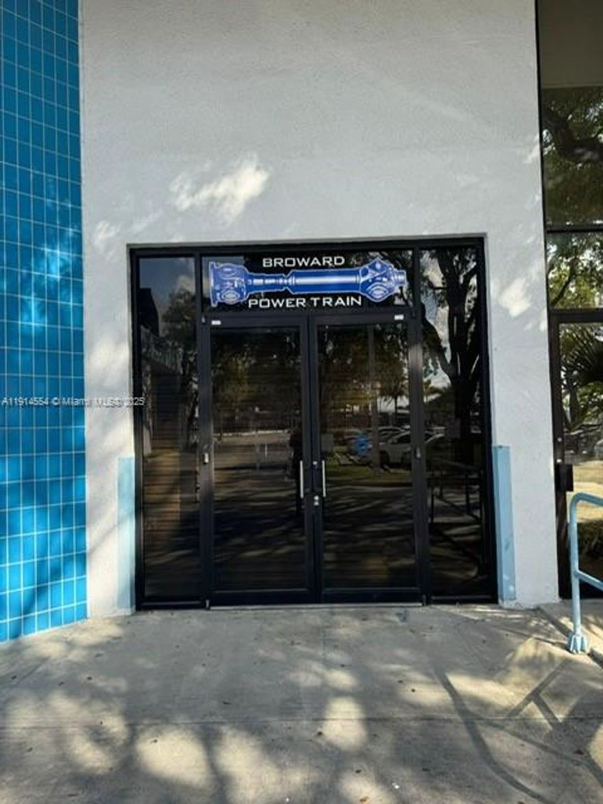 APPROXIMATELY 900 SQFT. SPACE FOR RENT. LONG-TERM RENTAL. IDEAL FOR REAL ESTATE OFFICE, TAX PREPARATION ETC. JUST ACROSS FROM CHASE STADIUM/MESSI/ GREAT LOCATION FOR STARTING A NEW BUSINESS VENTURE!!