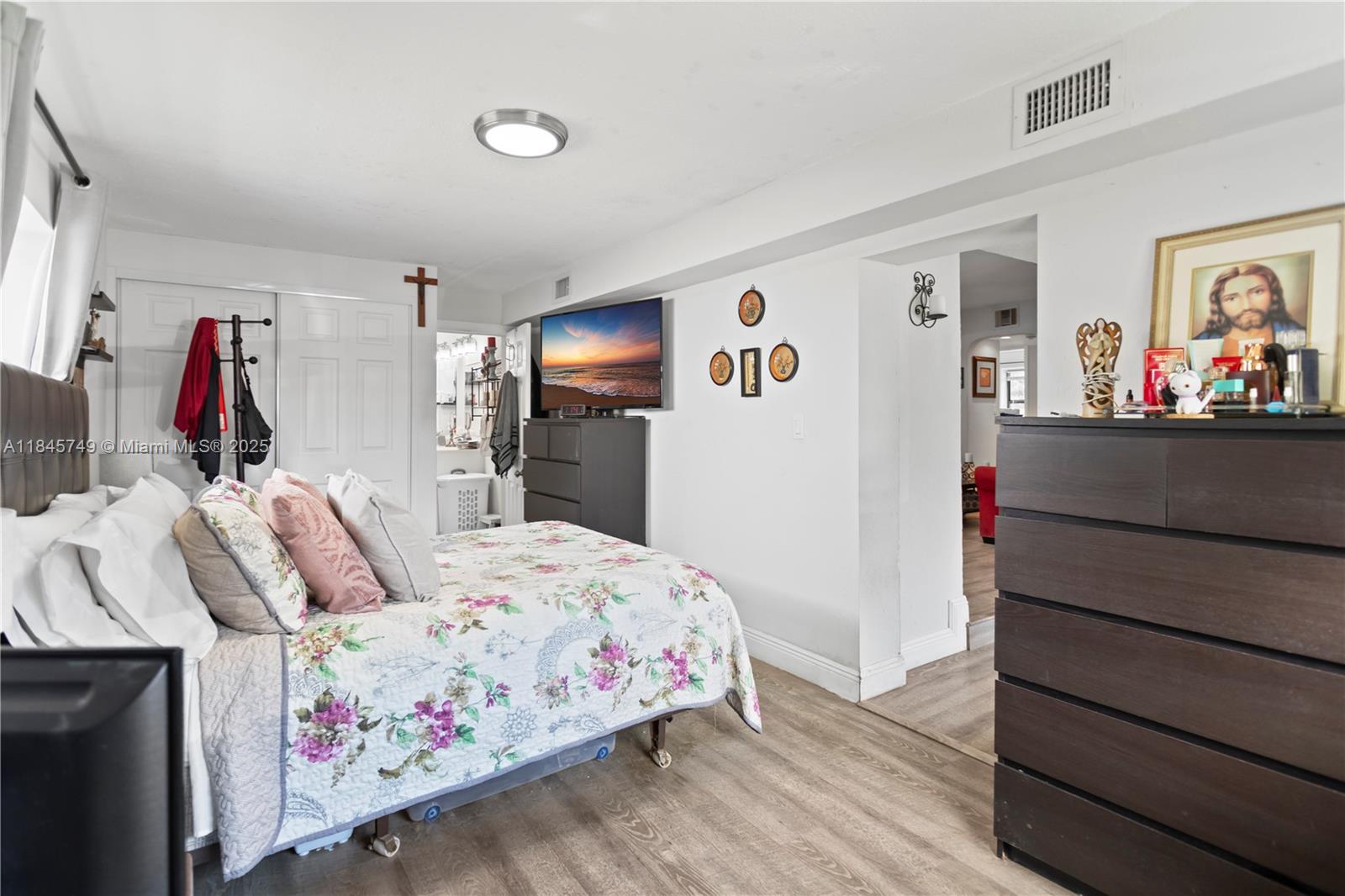 HOLLYWOOD HIGHLANDS PARK - Residential