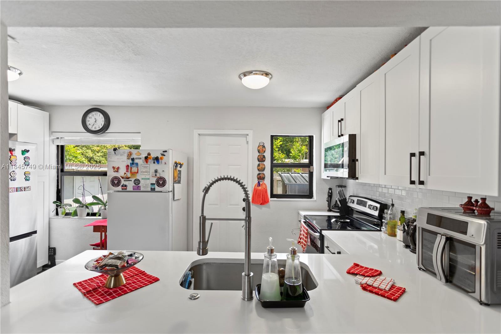 HOLLYWOOD HIGHLANDS PARK - Residential