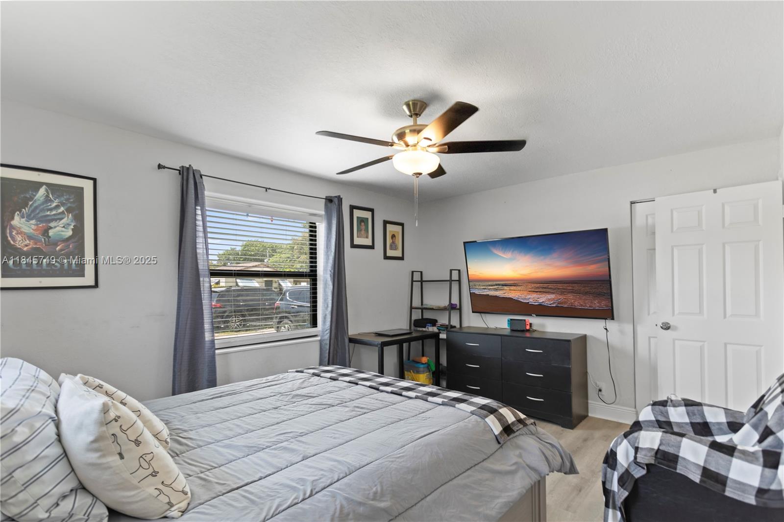 HOLLYWOOD HIGHLANDS PARK - Residential