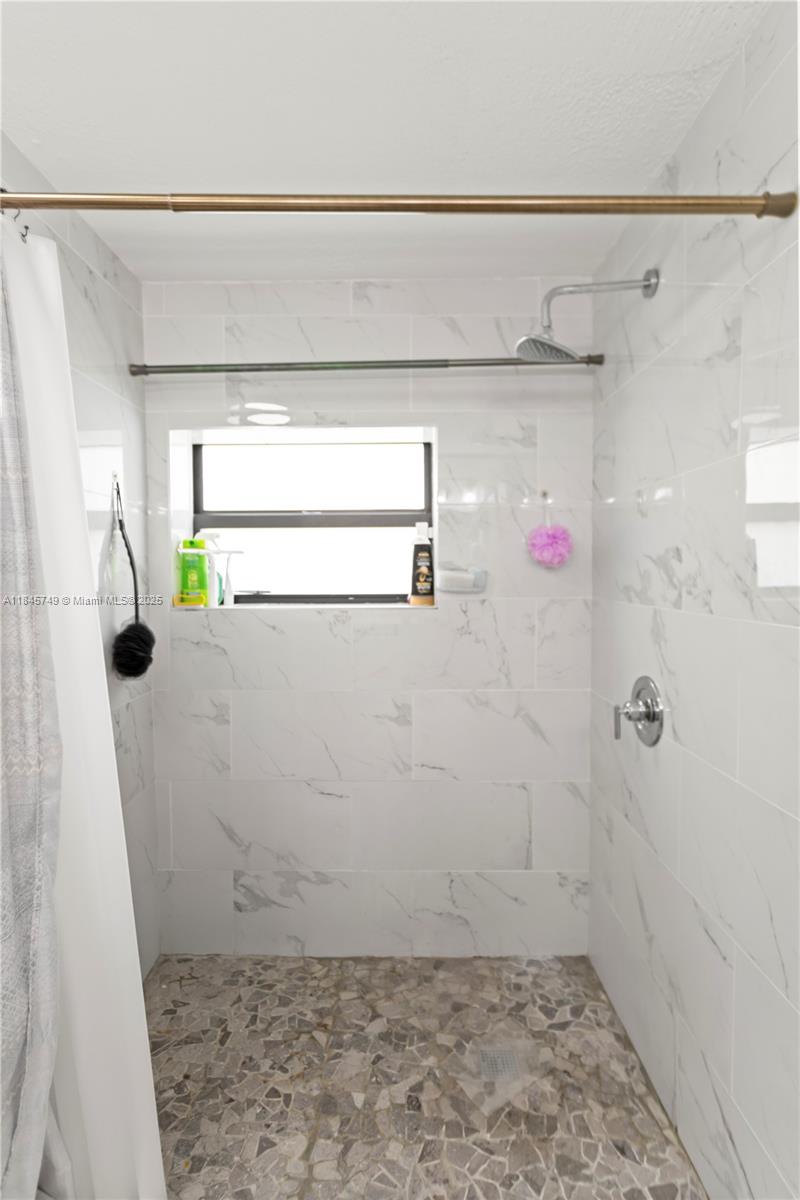 HOLLYWOOD HIGHLANDS PARK - Residential