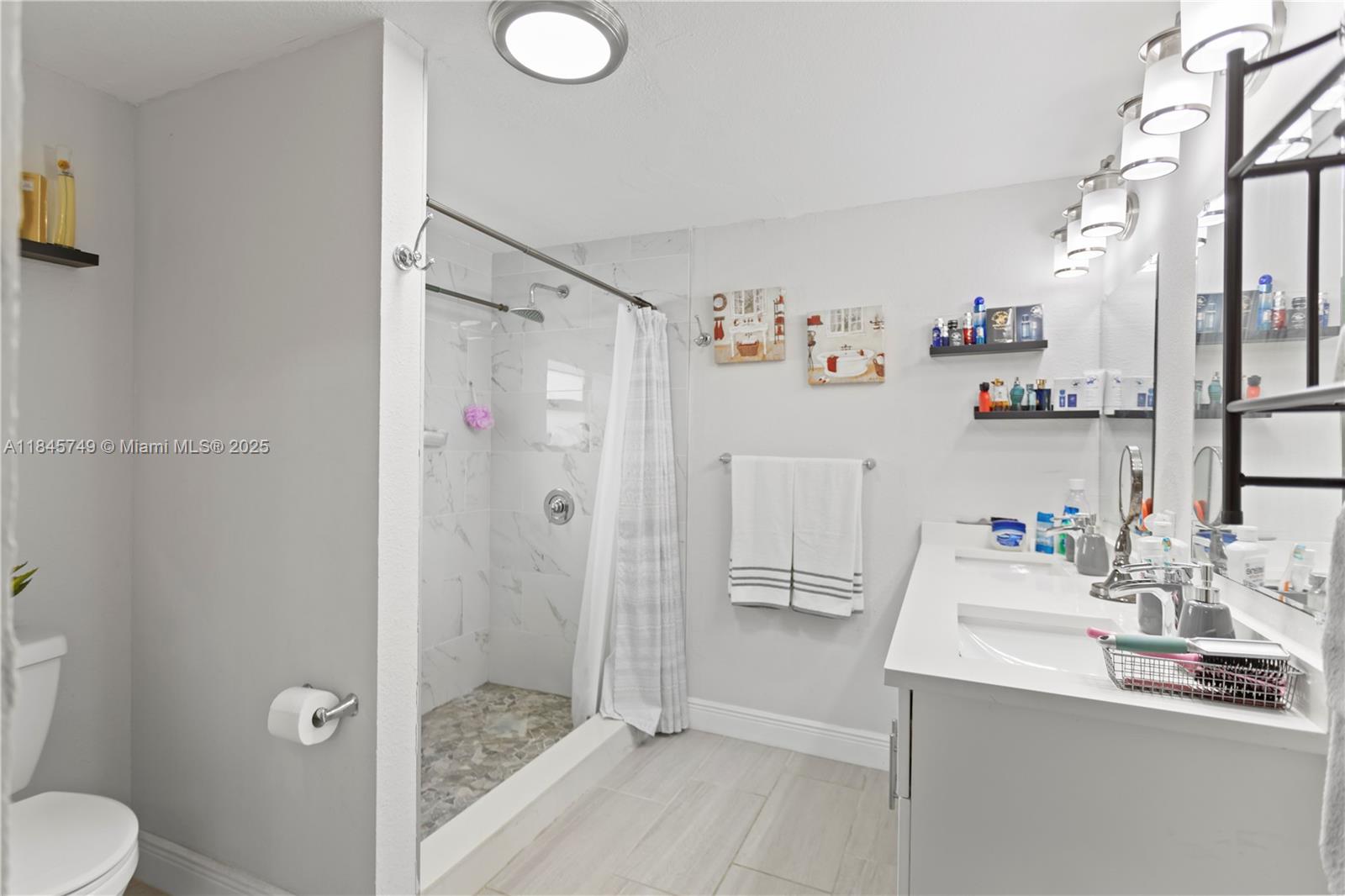 HOLLYWOOD HIGHLANDS PARK - Residential