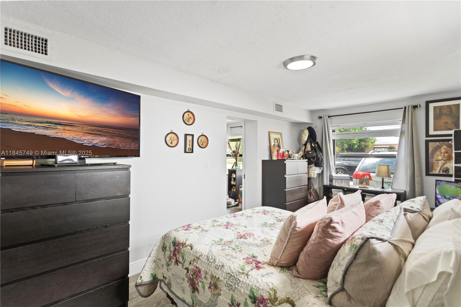 HOLLYWOOD HIGHLANDS PARK - Residential