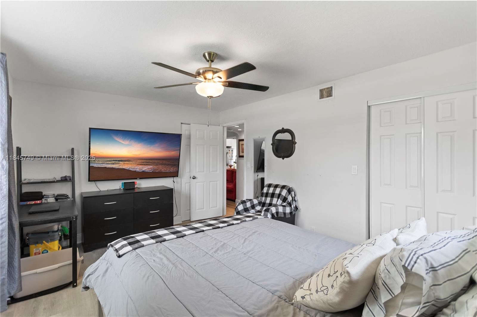 HOLLYWOOD HIGHLANDS PARK - Residential