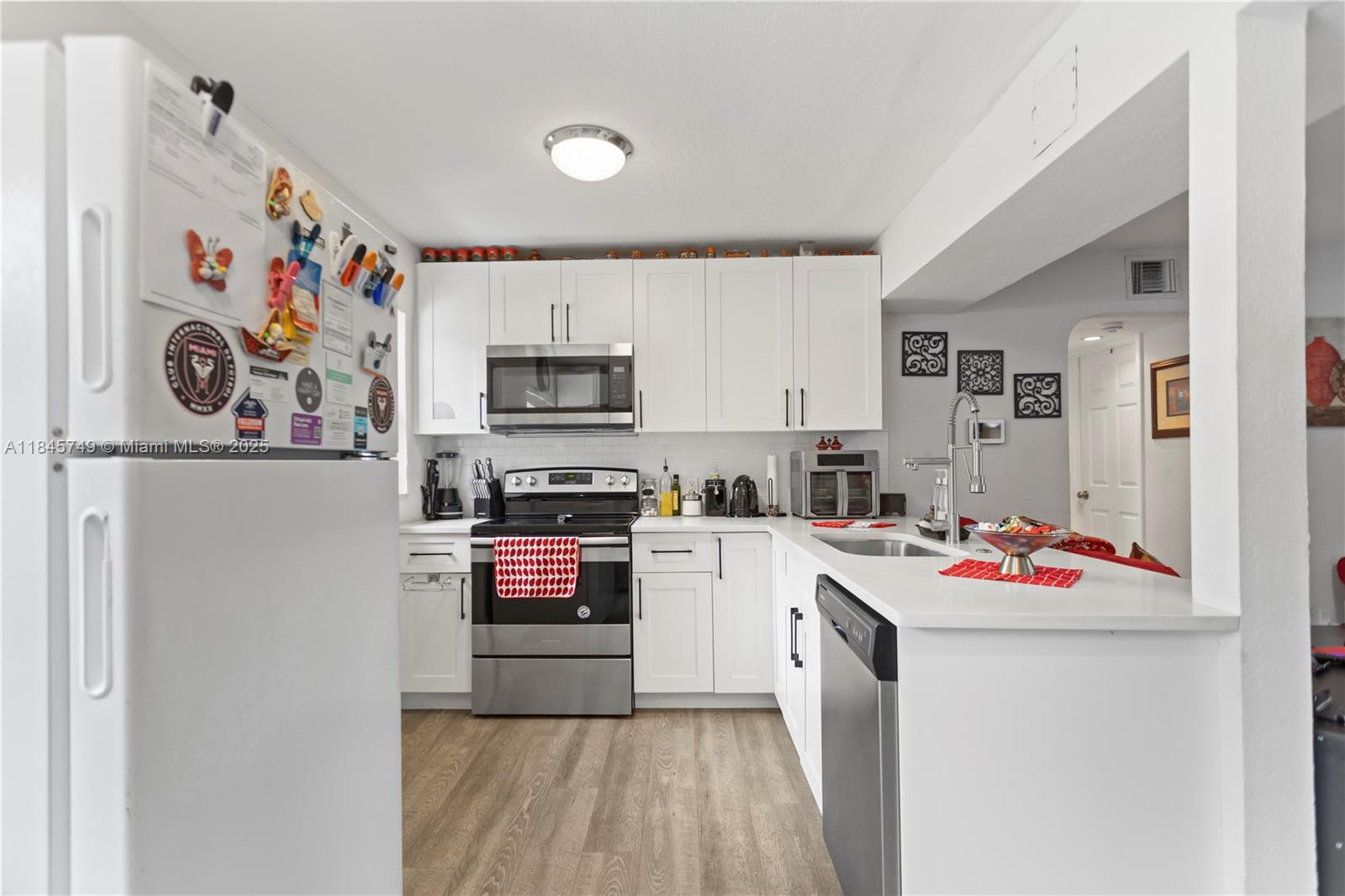 HOLLYWOOD HIGHLANDS PARK - Residential