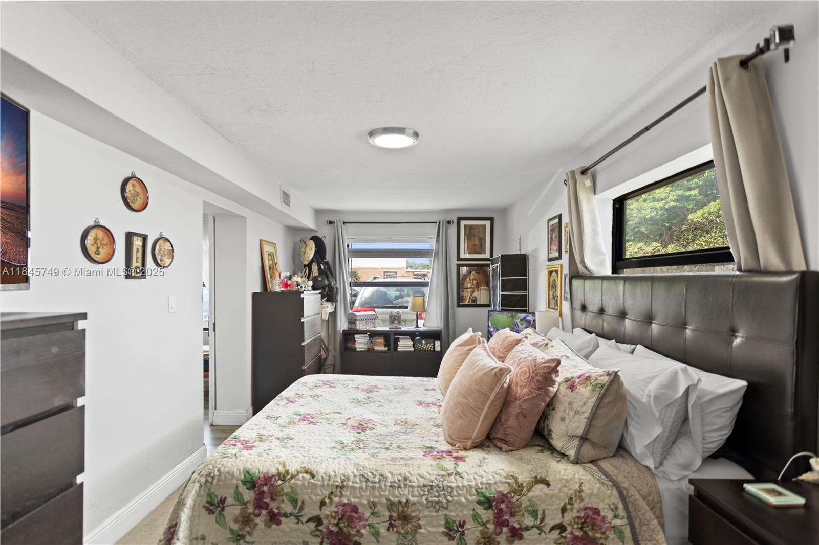 HOLLYWOOD HIGHLANDS PARK - Residential