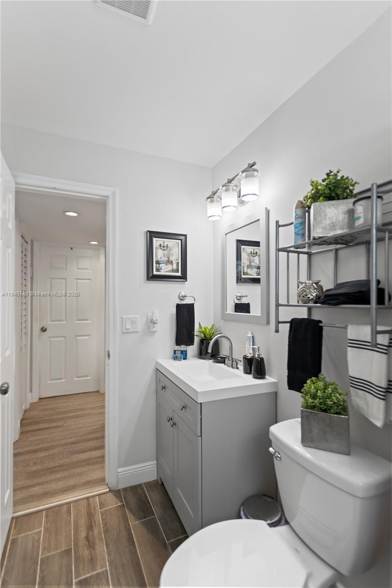 HOLLYWOOD HIGHLANDS PARK - Residential