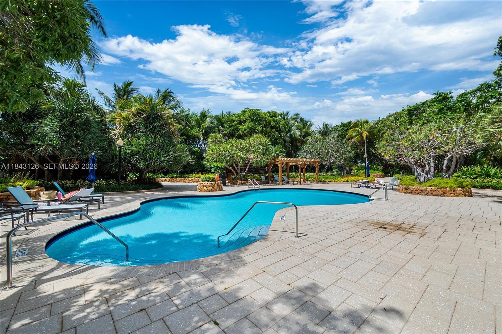 TOWERS OF QUAYSIDE CONDO - Residential