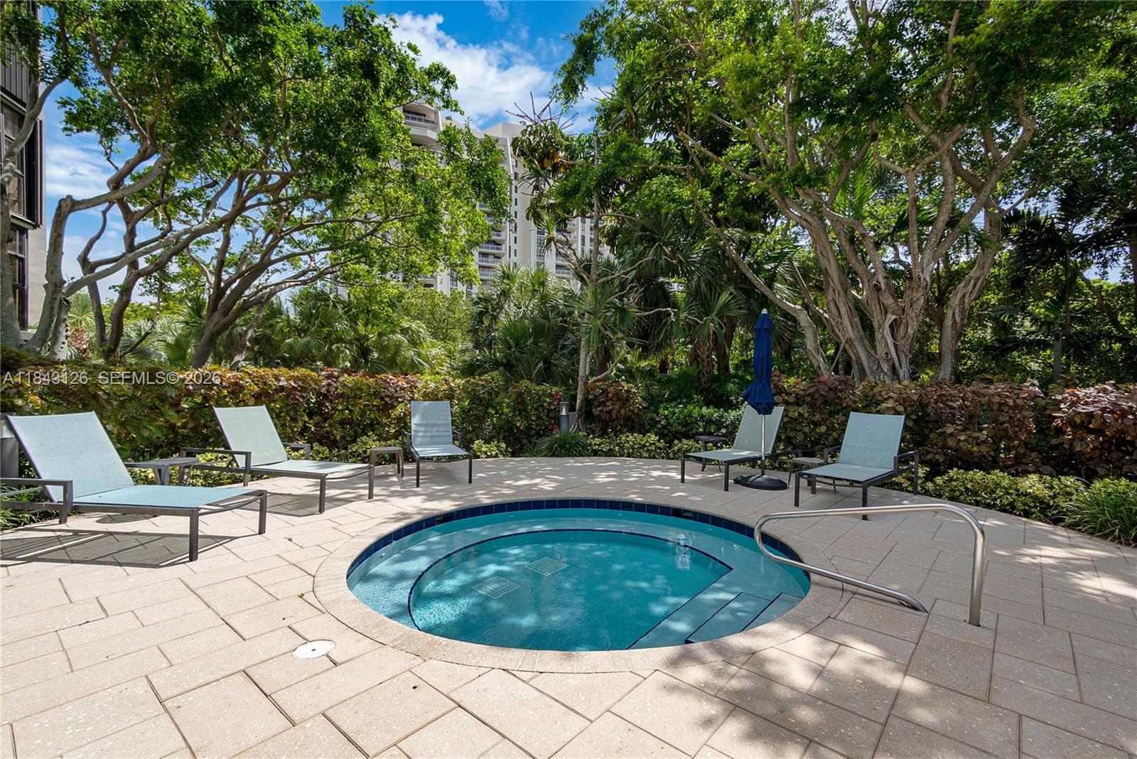 TOWERS OF QUAYSIDE CONDO - Residential