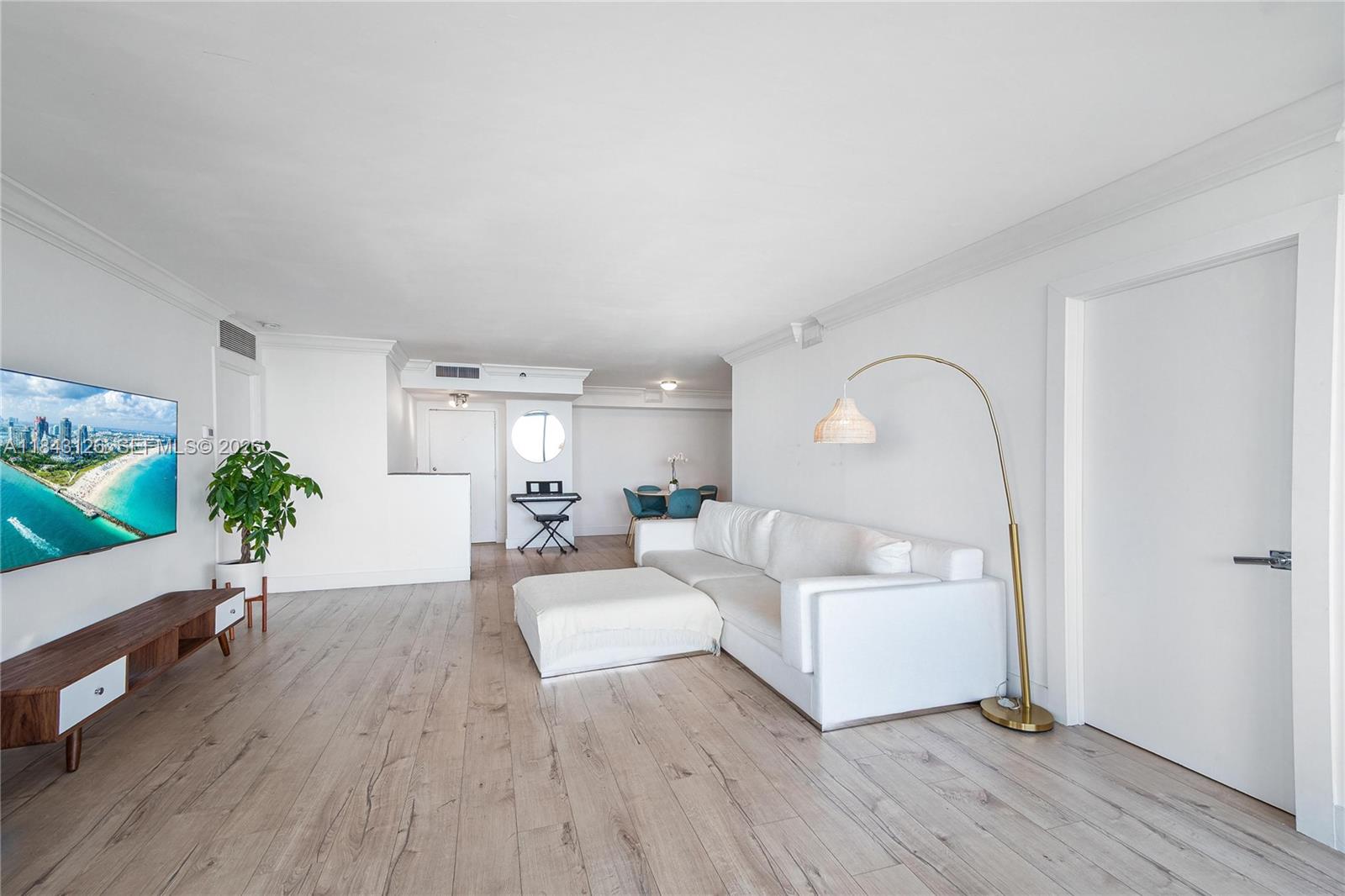 TOWERS OF QUAYSIDE CONDO - Residential