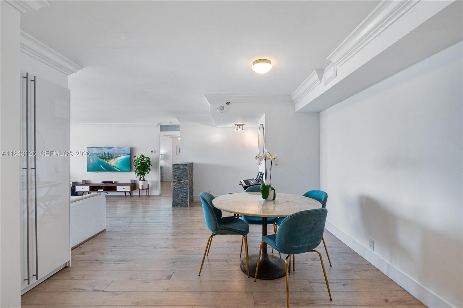 TOWERS OF QUAYSIDE CONDO - Residential