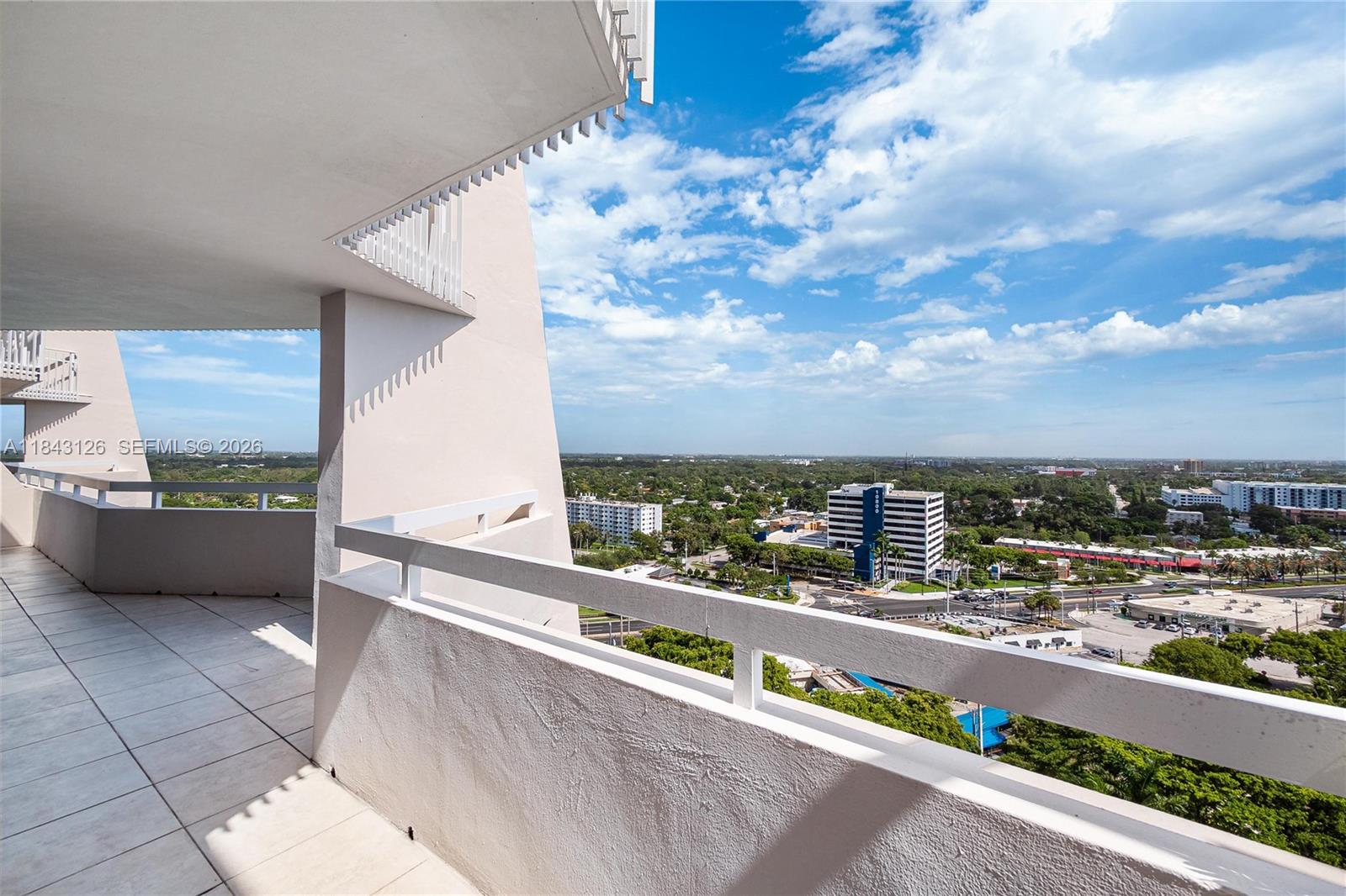 TOWERS OF QUAYSIDE CONDO - Residential