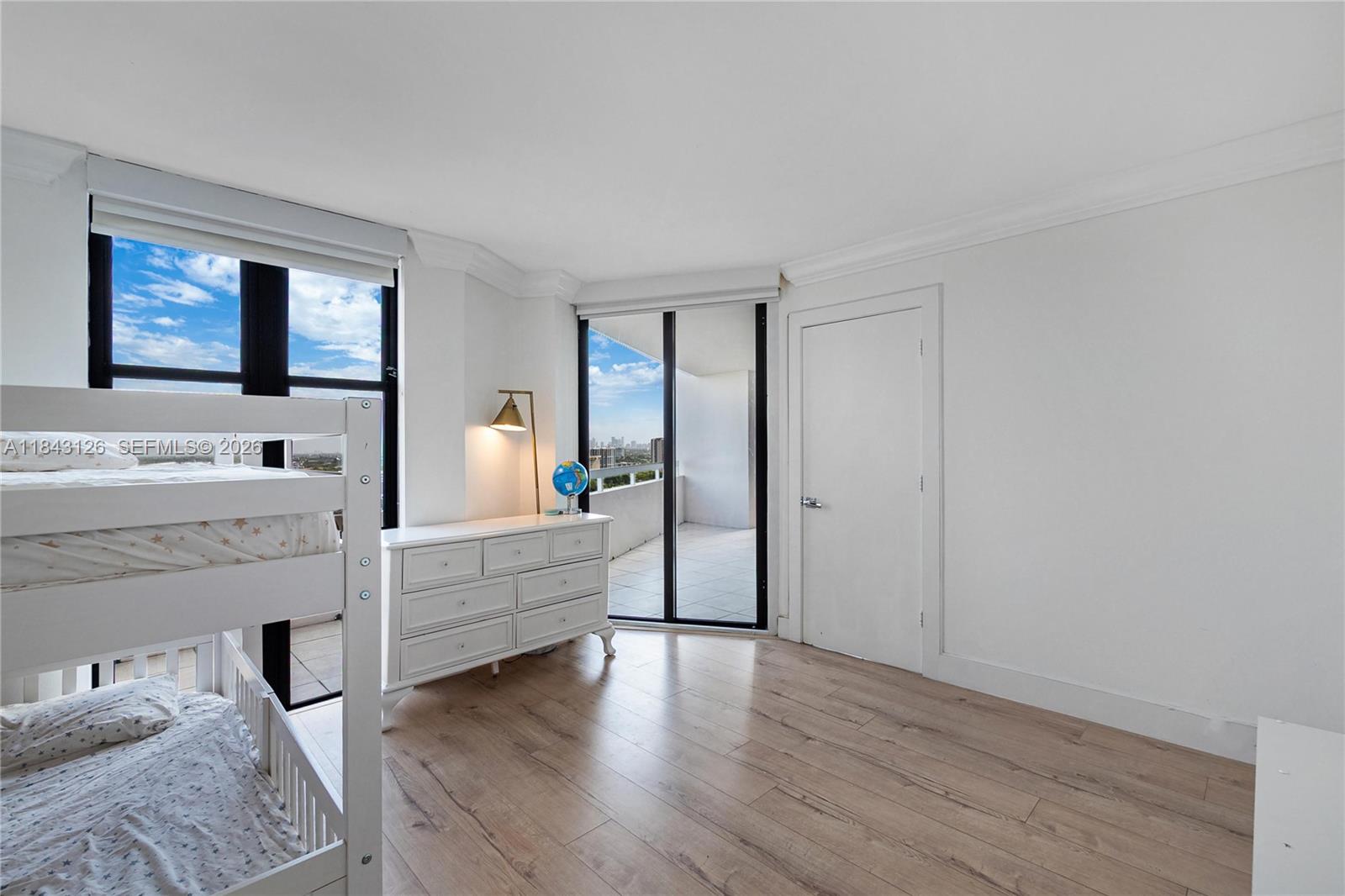 TOWERS OF QUAYSIDE CONDO - Residential