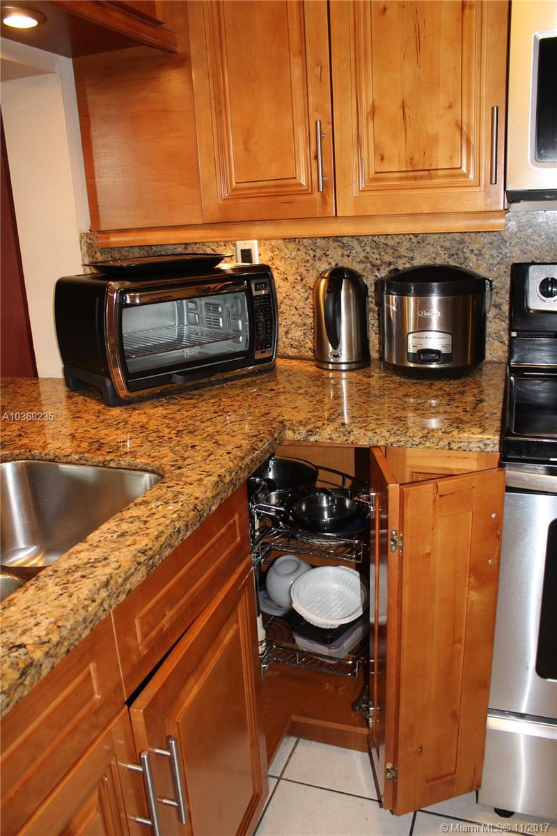 INTERNATIONAL PARK CONDO - Residential