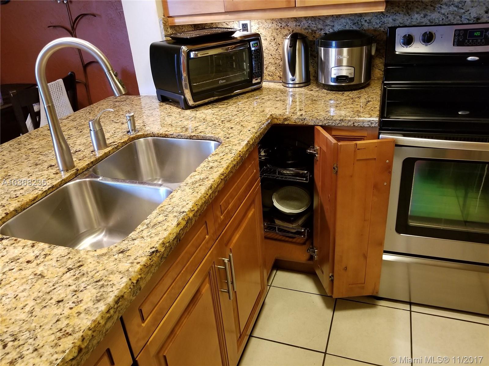 INTERNATIONAL PARK CONDO - Residential