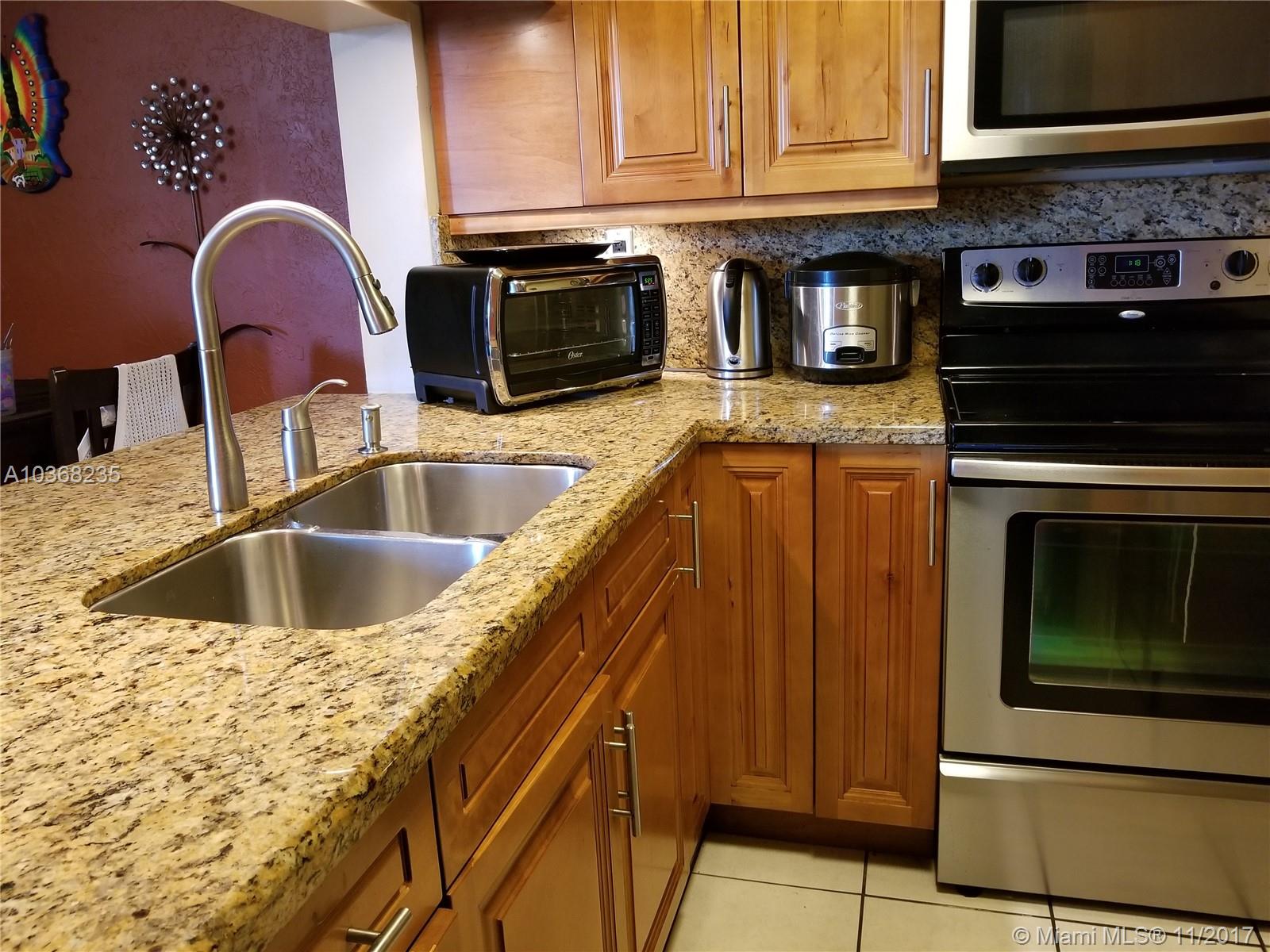 INTERNATIONAL PARK CONDO - Residential