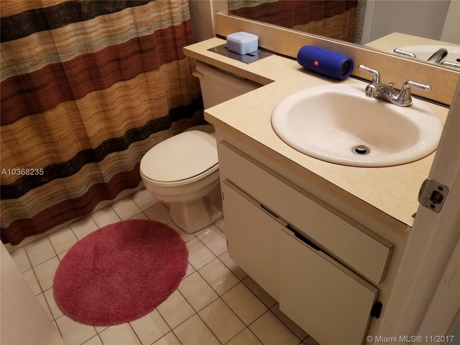 INTERNATIONAL PARK CONDO - Residential