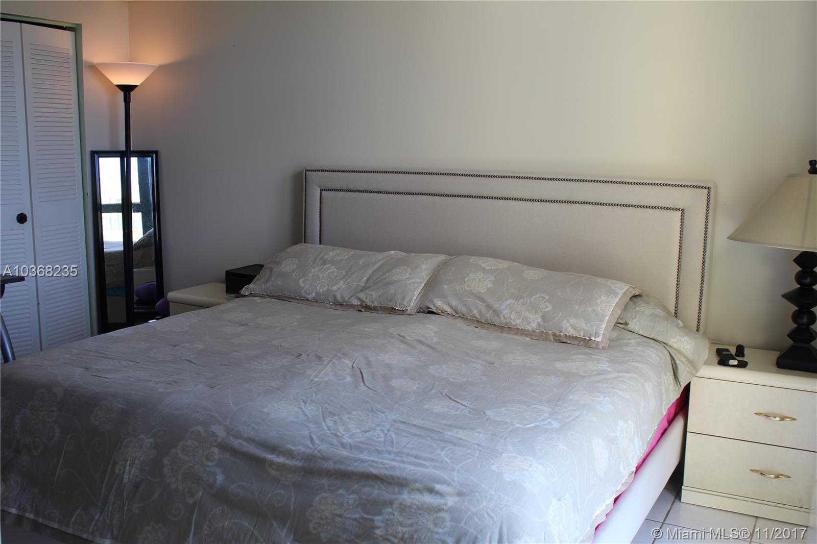 INTERNATIONAL PARK CONDO - Residential