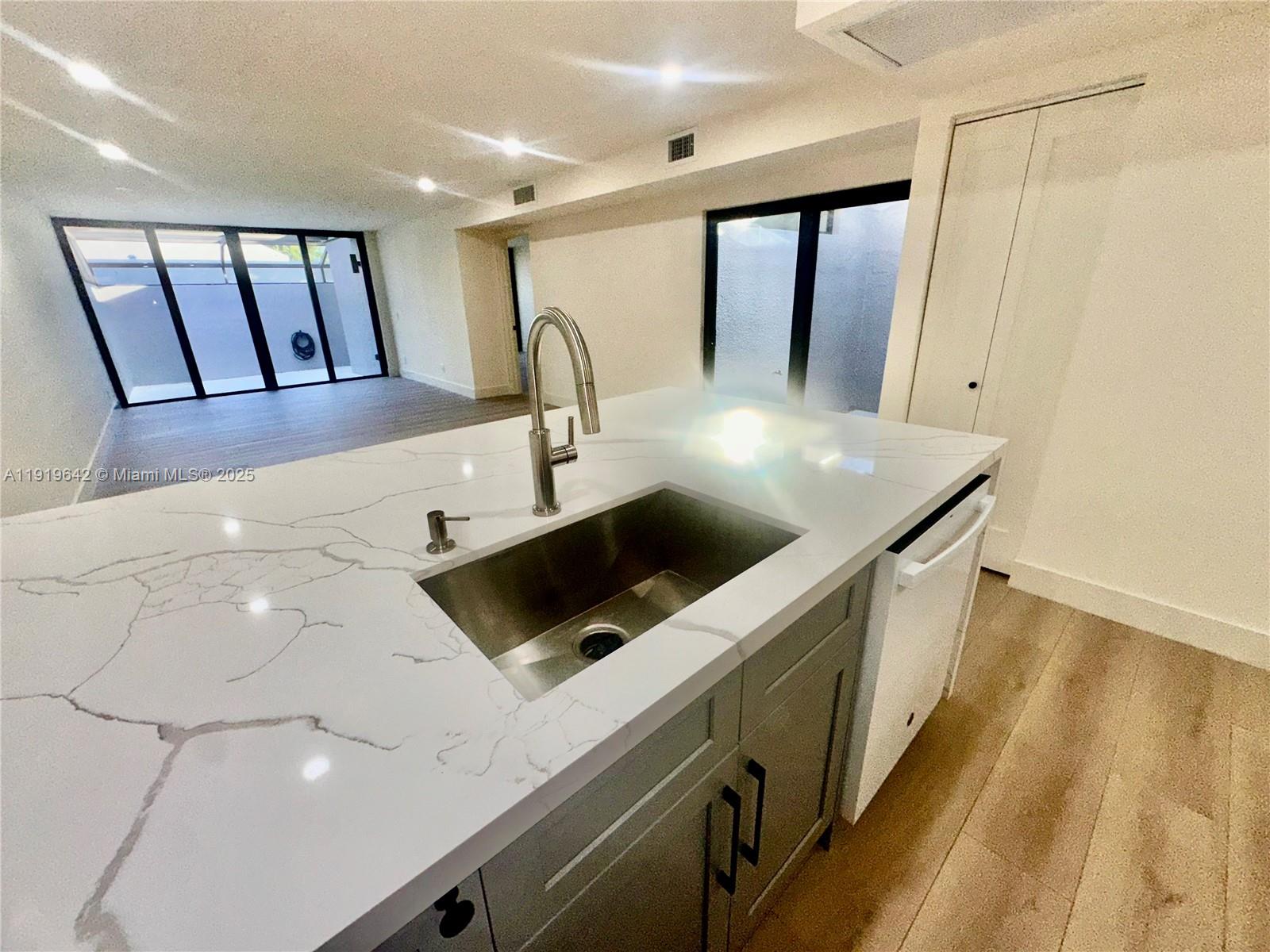 EVERGLADE SUGAR & LAND CO - Residential Lease