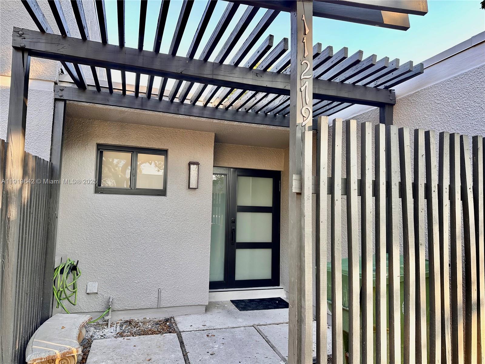 EVERGLADE SUGAR & LAND CO - Residential Lease