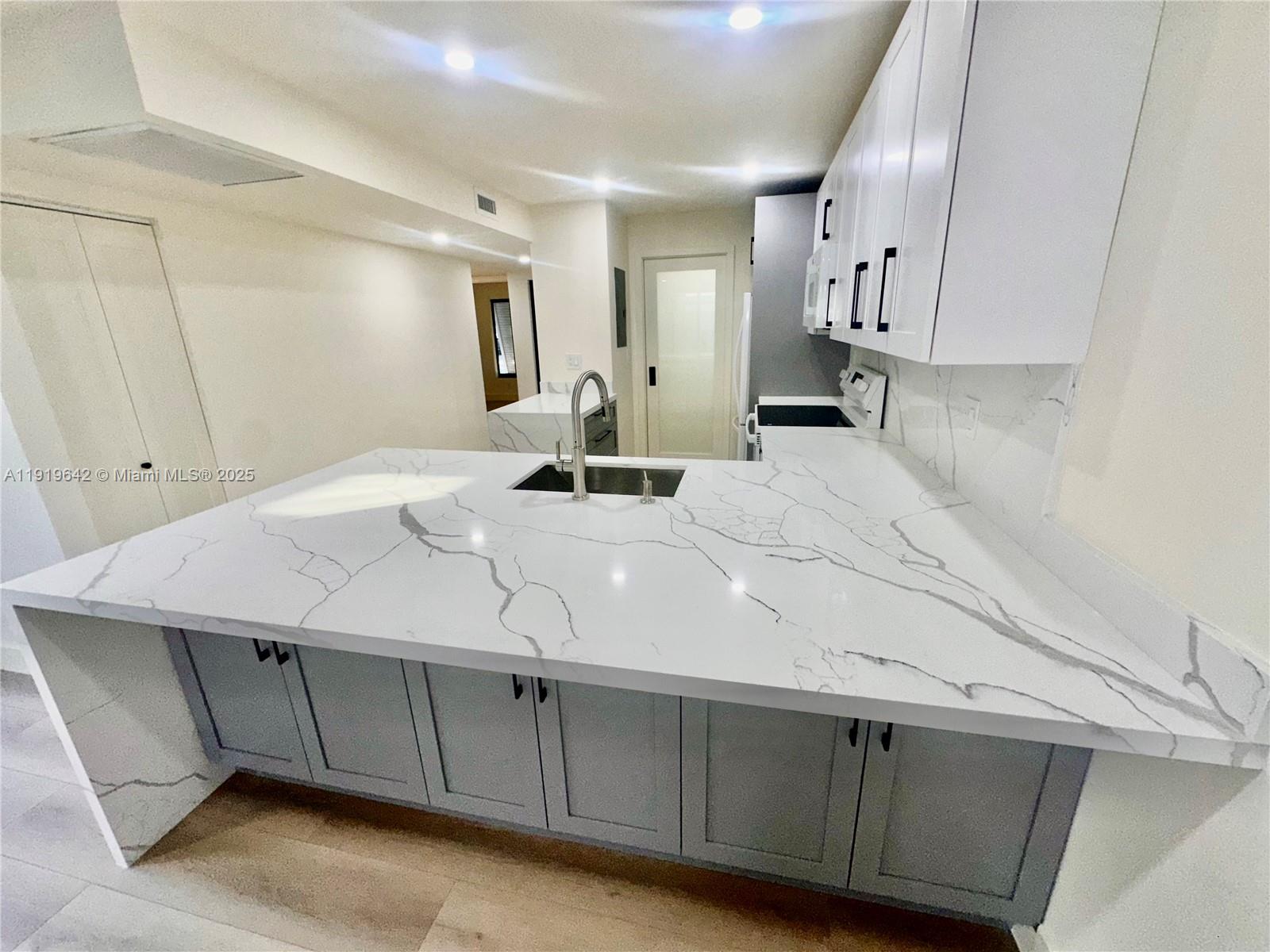 EVERGLADE SUGAR & LAND CO - Residential Lease