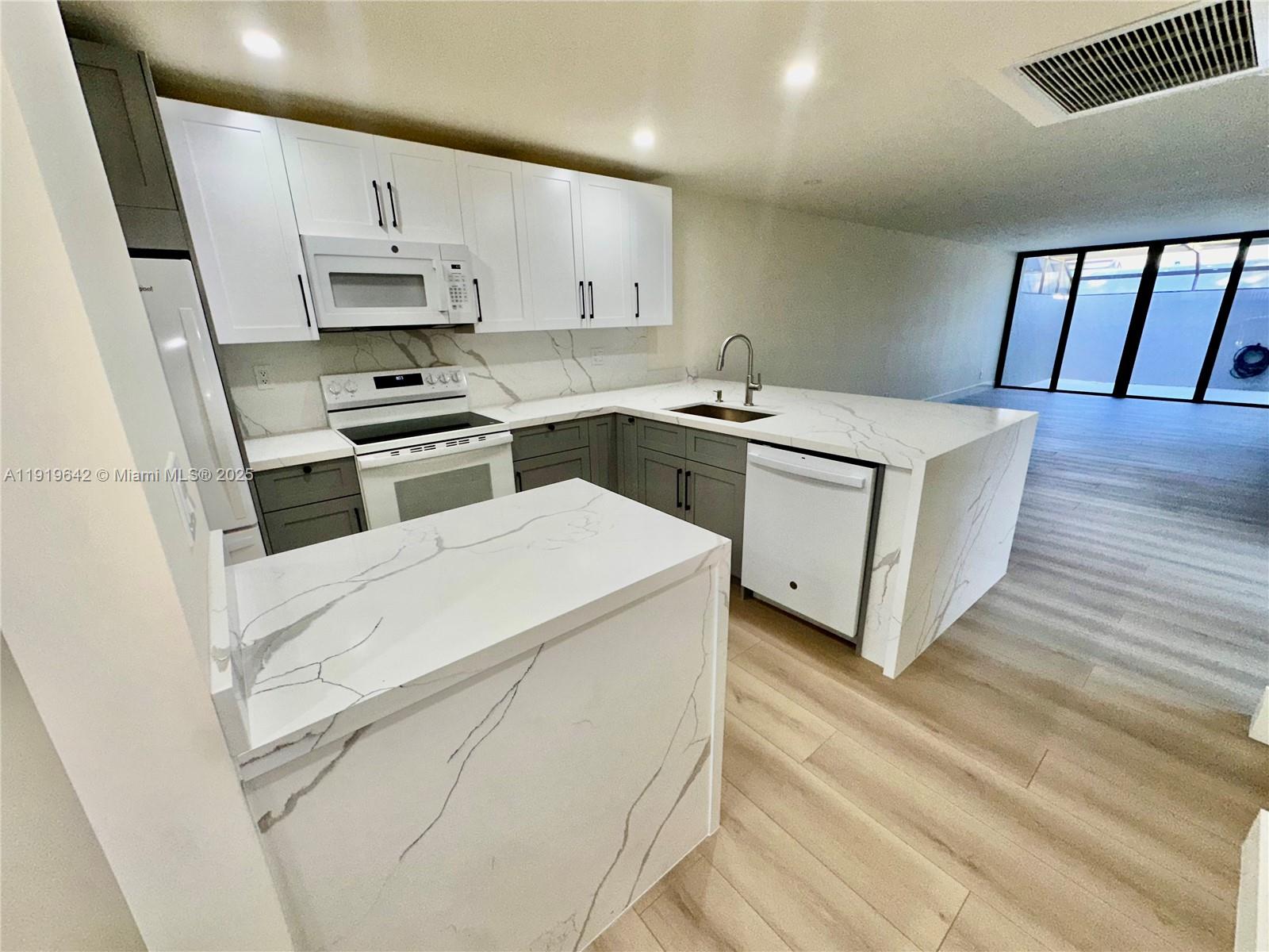 EVERGLADE SUGAR & LAND CO - Residential Lease