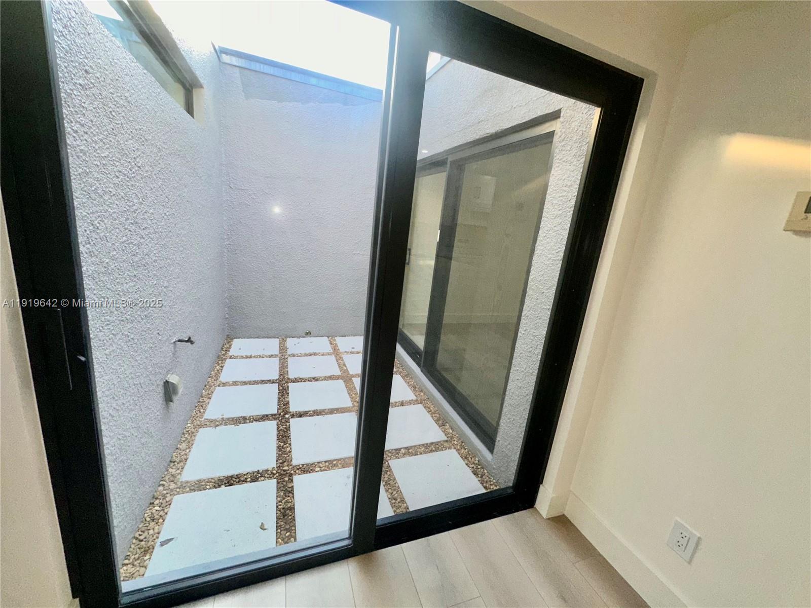 EVERGLADE SUGAR & LAND CO - Residential Lease