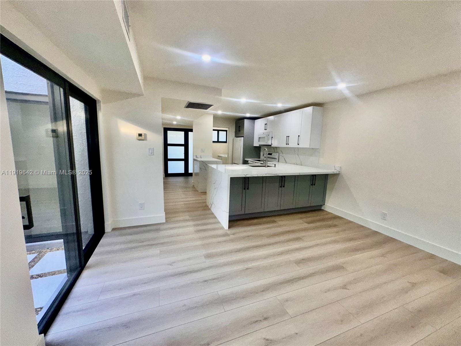 EVERGLADE SUGAR & LAND CO - Residential Lease