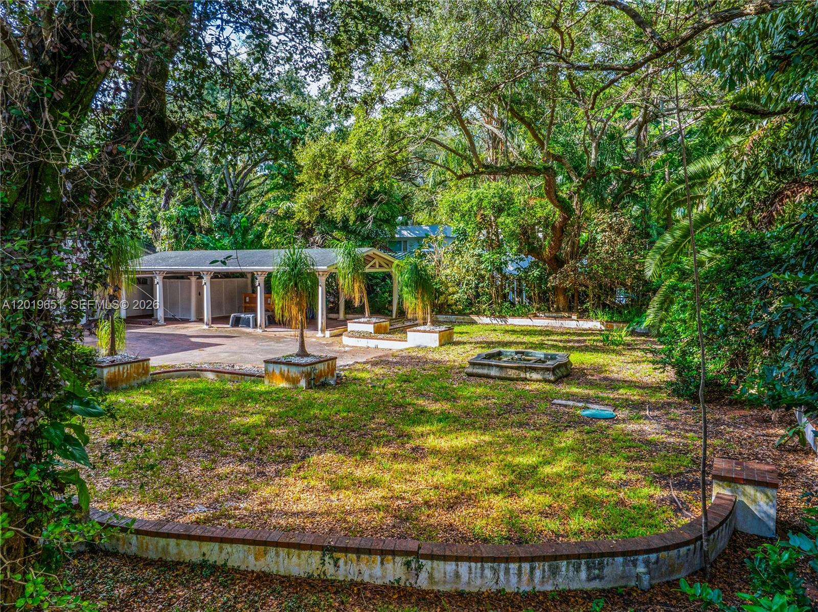 3720 Poinciana Ave