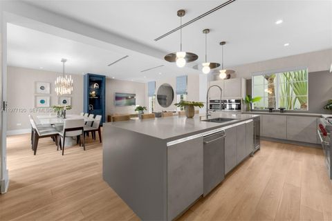 Tiny photo for 2887 Pine Tree Dr, Miami Beach, FL 33140 (MLS # A11977120)