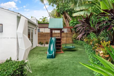 Tiny photo for 2887 Pine Tree Dr, Miami Beach, FL 33140 (MLS # A11977120)