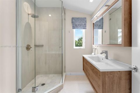 Tiny photo for 2887 Pine Tree Dr, Miami Beach, FL 33140 (MLS # A11977120)