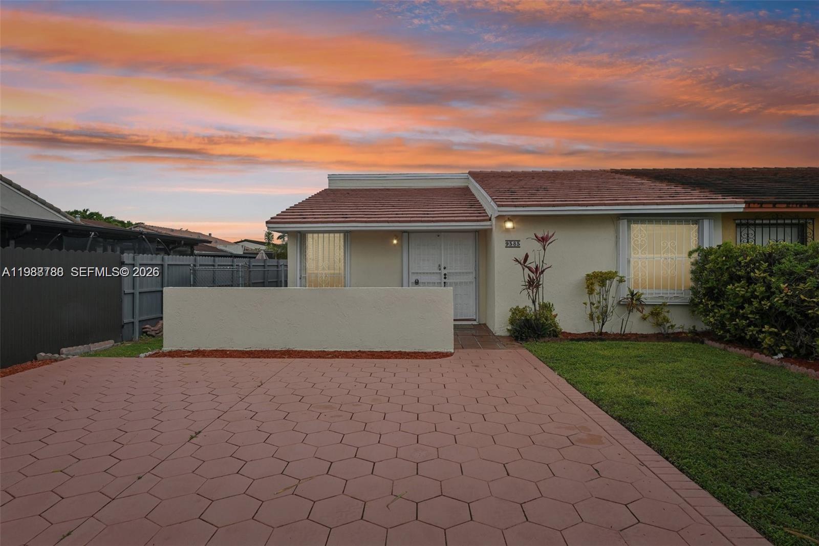 HOMES OF VERSAILLES 9624 - Residential