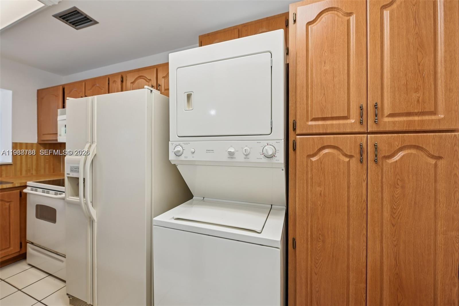 HOMES OF VERSAILLES 9624 - Residential