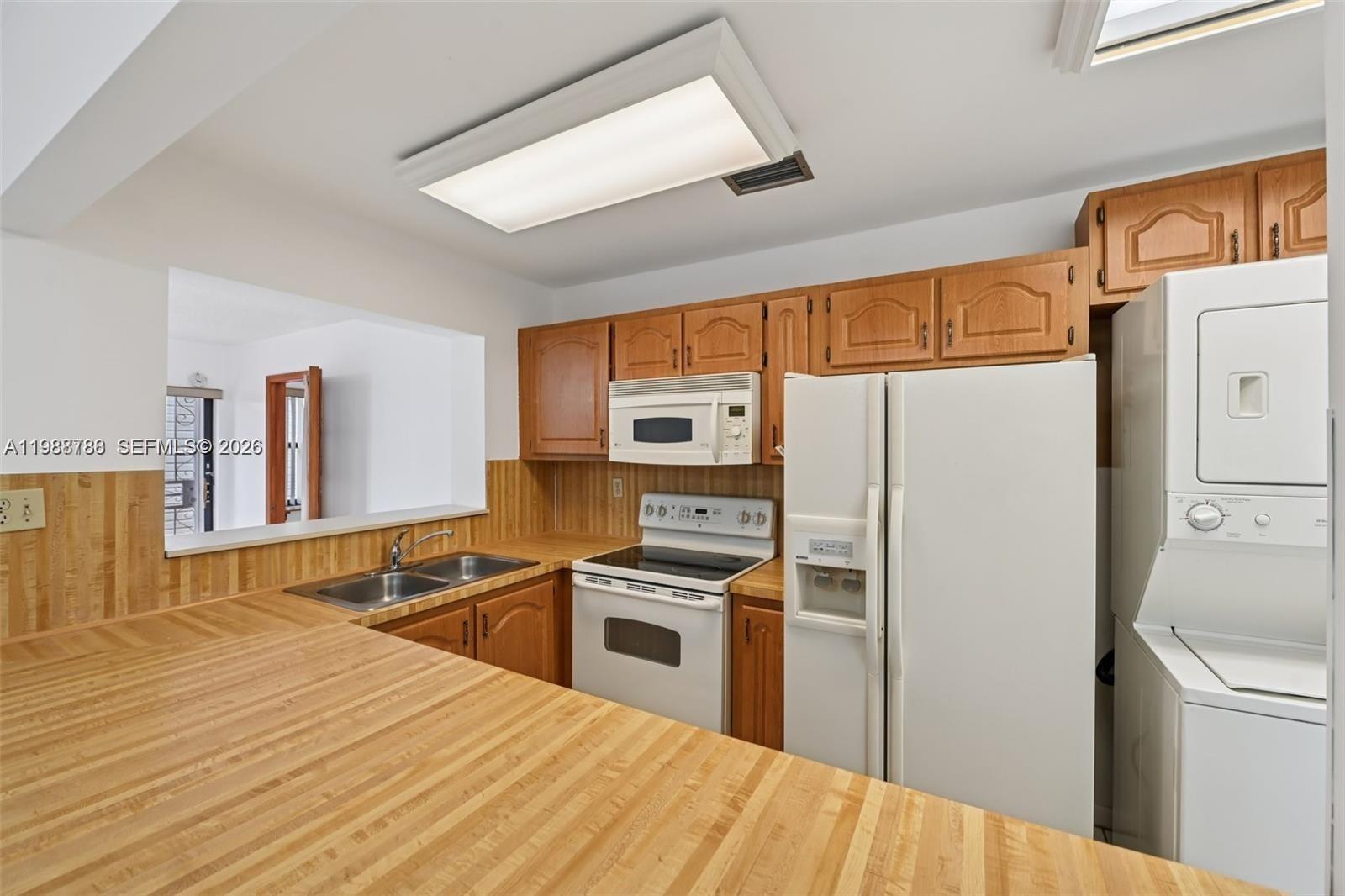 HOMES OF VERSAILLES 9624 - Residential