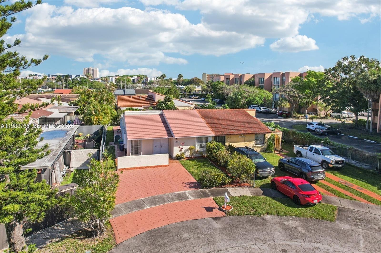 HOMES OF VERSAILLES 9624 - Residential