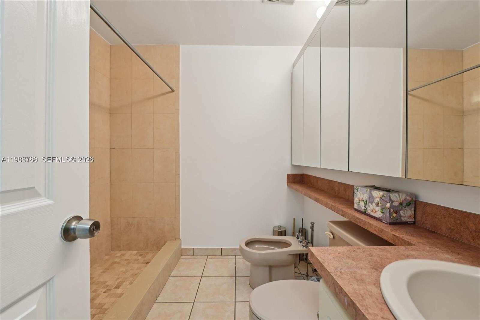 HOMES OF VERSAILLES 9624 - Residential