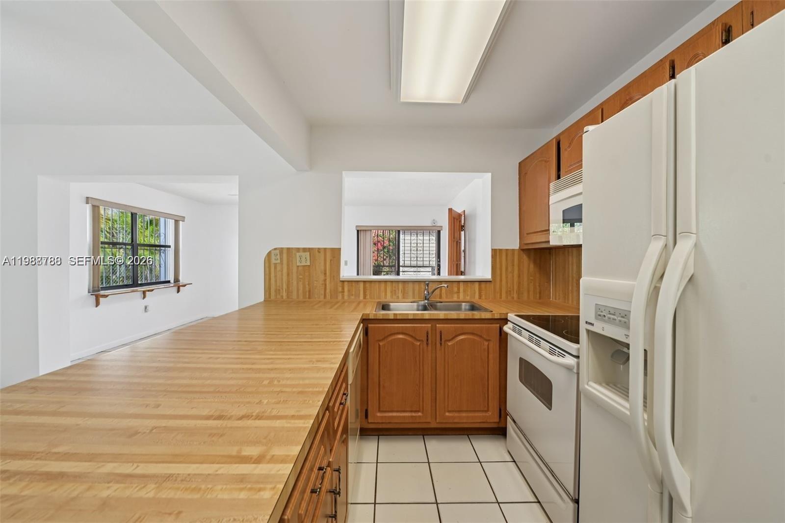 HOMES OF VERSAILLES 9624 - Residential