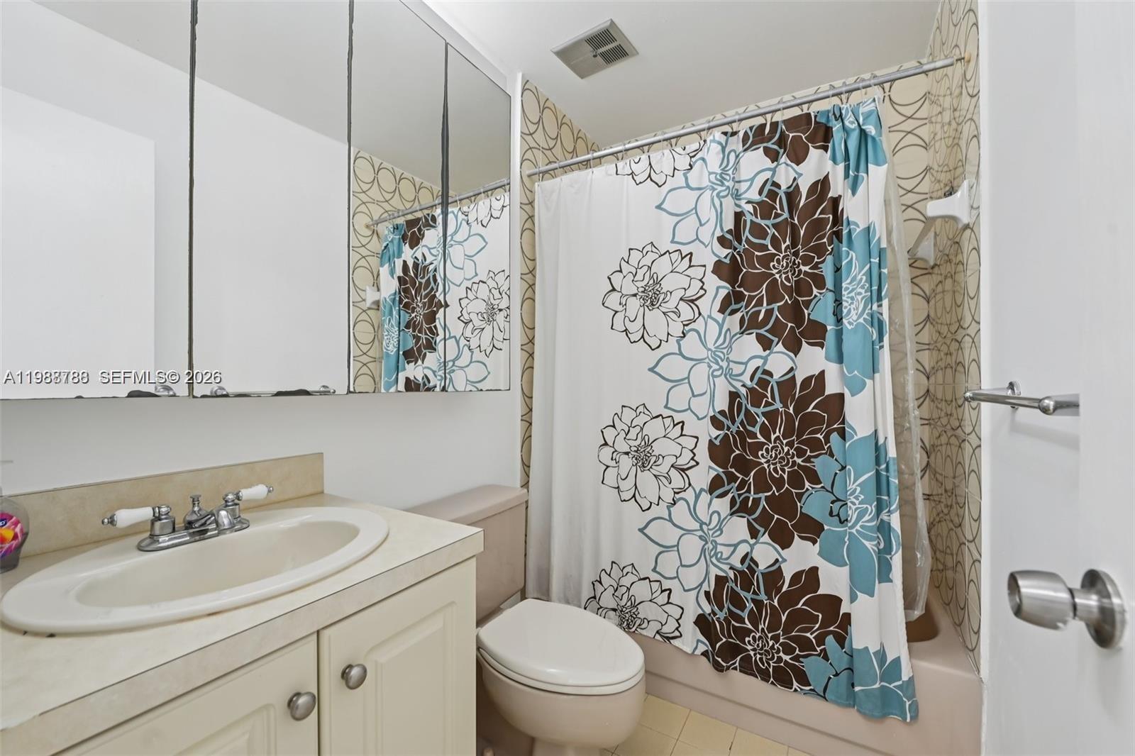 HOMES OF VERSAILLES 9624 - Residential