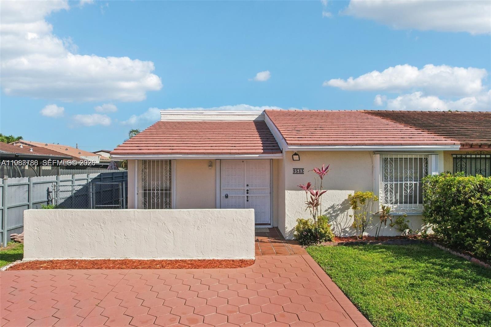 HOMES OF VERSAILLES 9624 - Residential