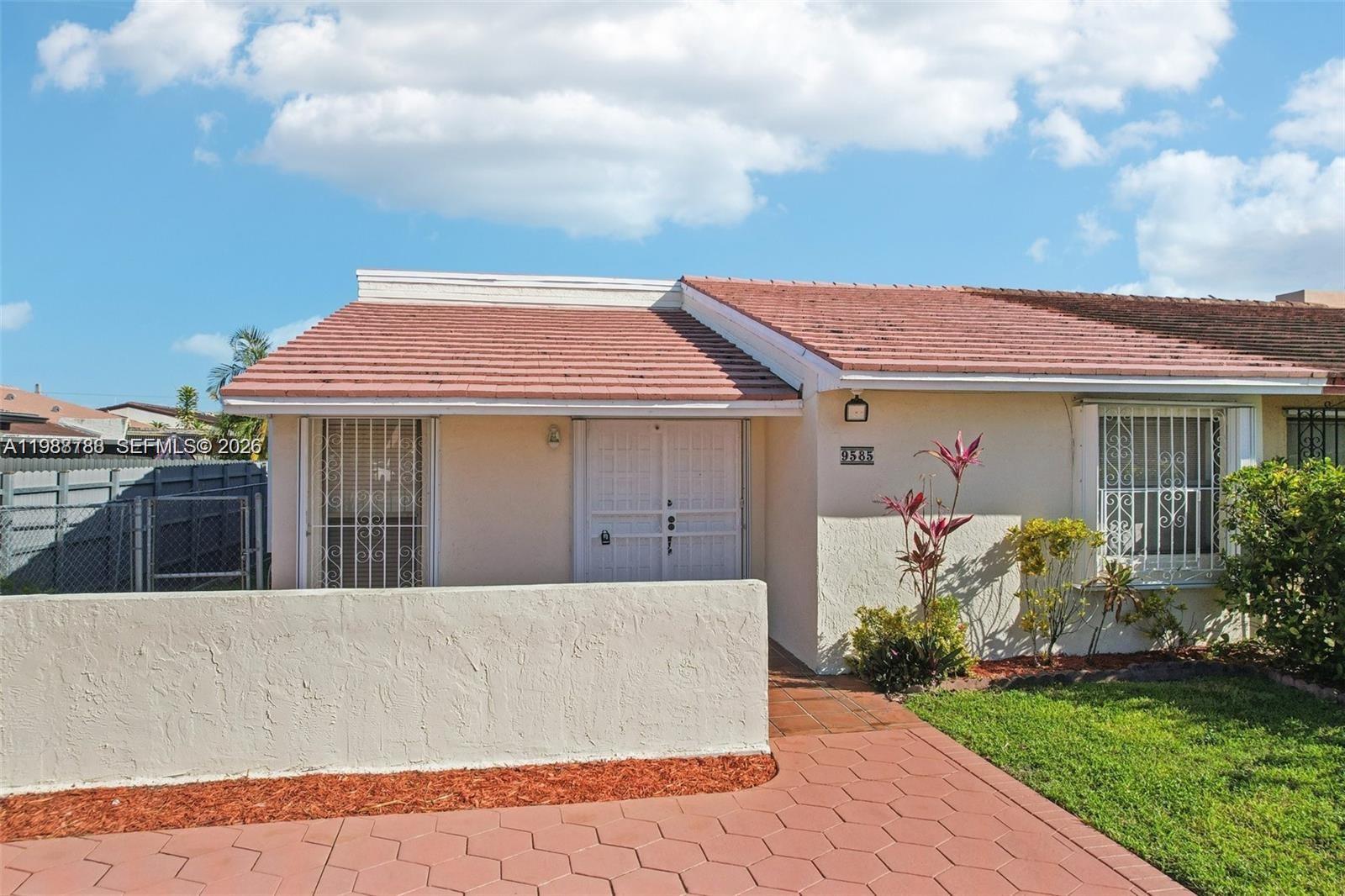 HOMES OF VERSAILLES 9624 - Residential